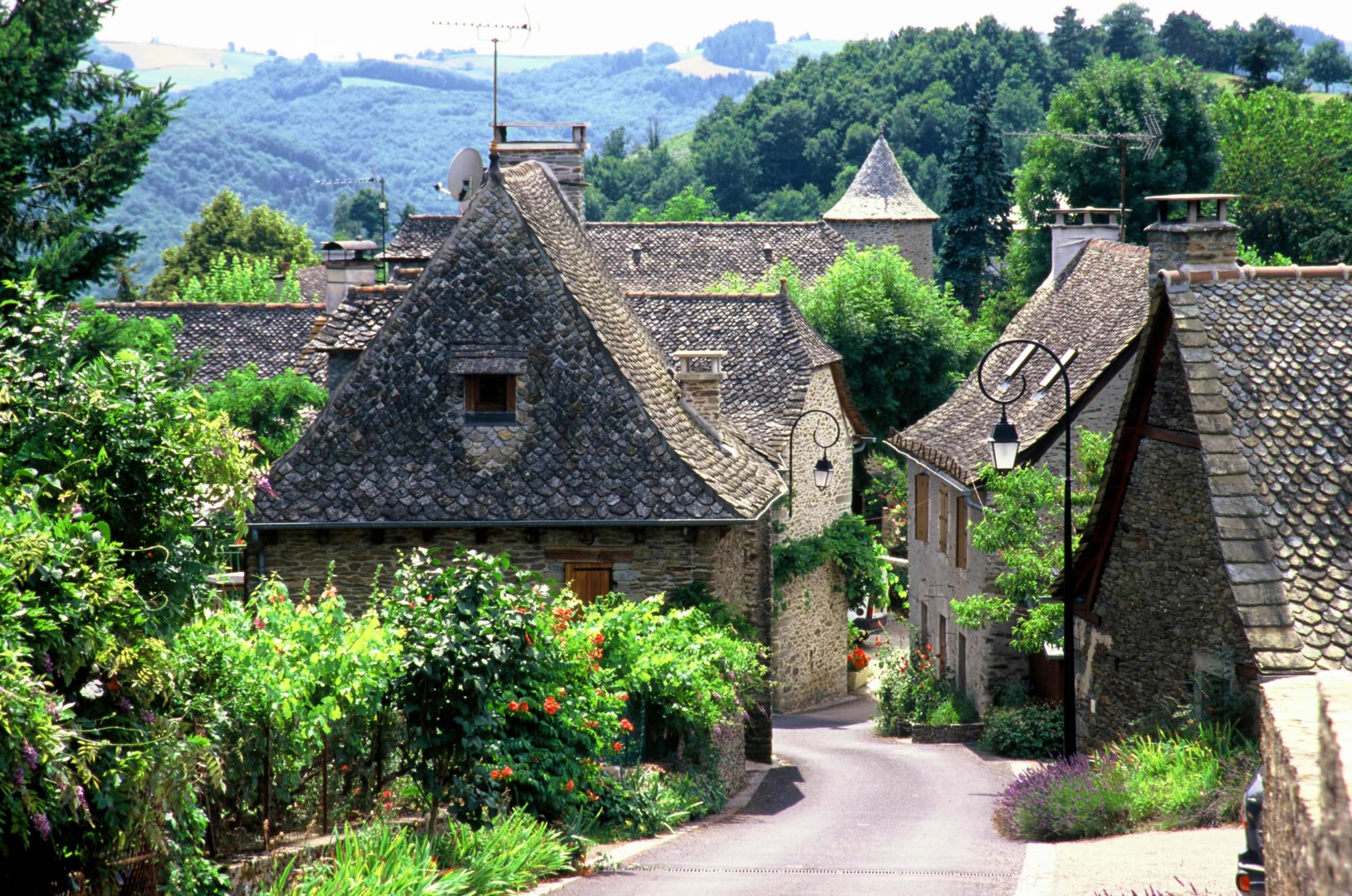 Le Fel le village rue principale